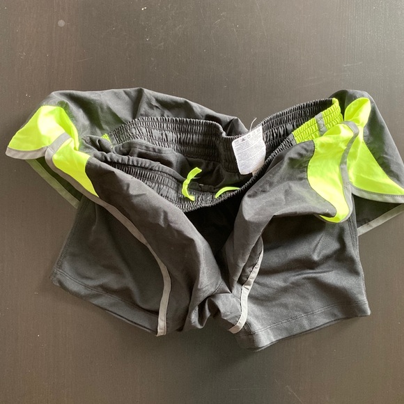 🏃‍♀️2 for $50 - Nike Dry-Fit - Picture 4 of 4